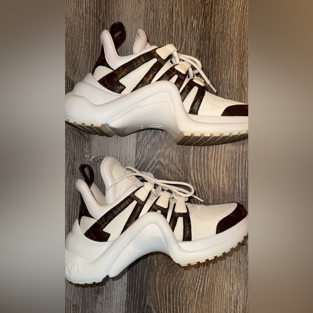 LV Archlight Sneaker - Picture 3 of 5